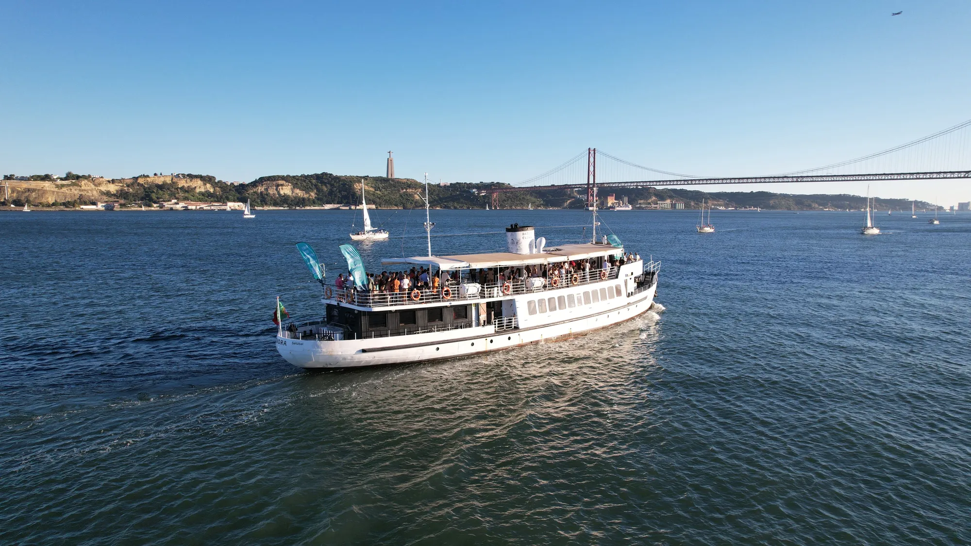 Passeio de barco no Rio Tejo com a Sardinha do Tejo, Lisboa — foto 96