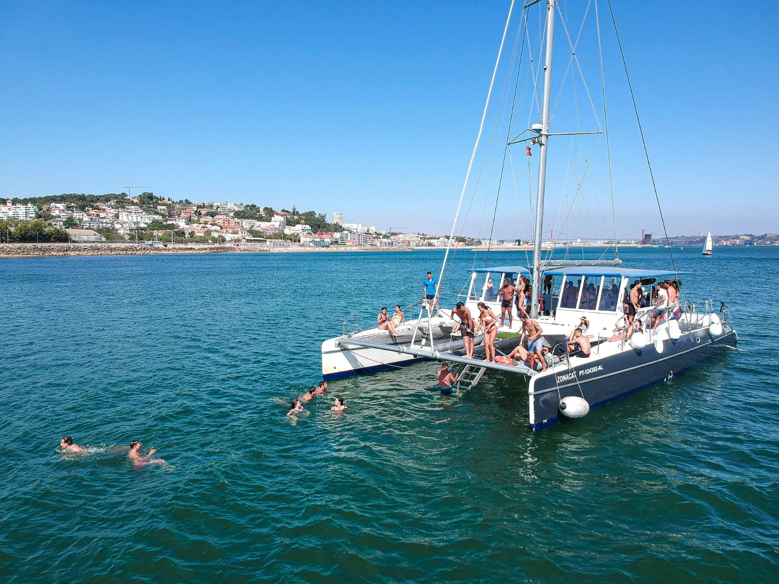 Boat Party — passeio de barco no Rio Tejo, Lisboa