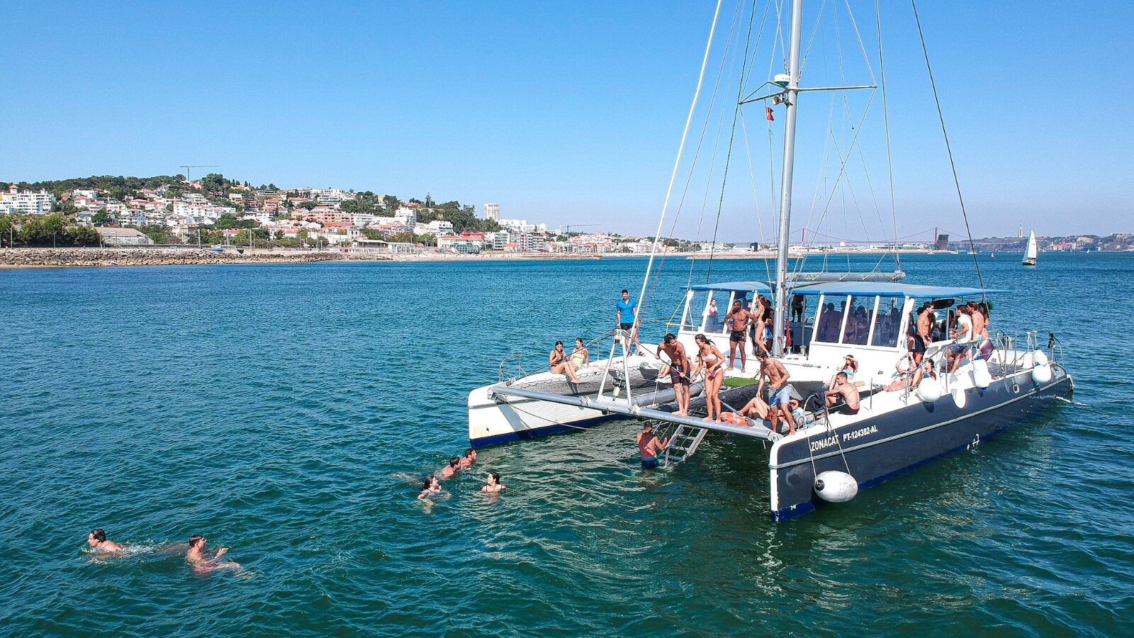 LISBON BOAT PARTY - SARDINHA DO TEJO